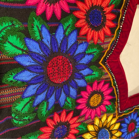 Hand Made Mayan floral embroidered top no size - Picture 6 of 11